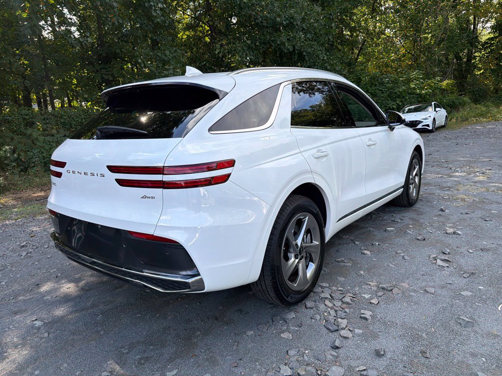Used 2026 Genesis GV70 2.5T AWD/4WD image 3