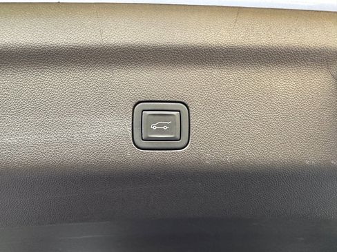 Used 2024 GMC Yukon XL SLT w/ SLT Luxury Package image 39