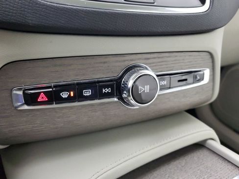 Certified 2024 Volvo XC90 B5 Plus w/ Protection Package Premier image 33