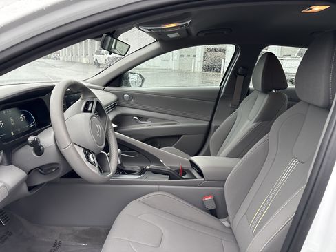 Used 2025 Hyundai Elantra Sport FWD image 16