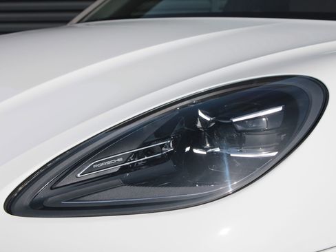 New 2026 Porsche Macan image 12