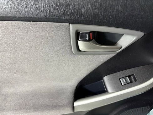 Used 2015 Toyota Prius Two image 31