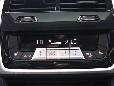 Used 2020 BMW X7 xDrive40i w/ Premium Package AWD/4WD image 39