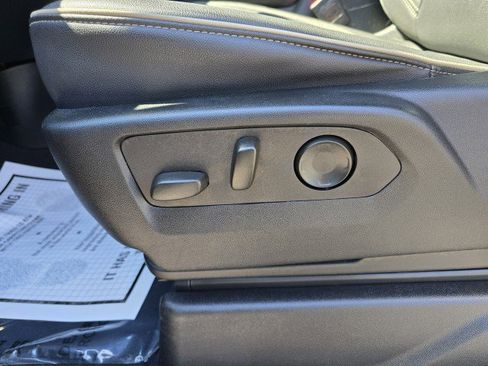 Used 2024 GMC Yukon SLT image 18