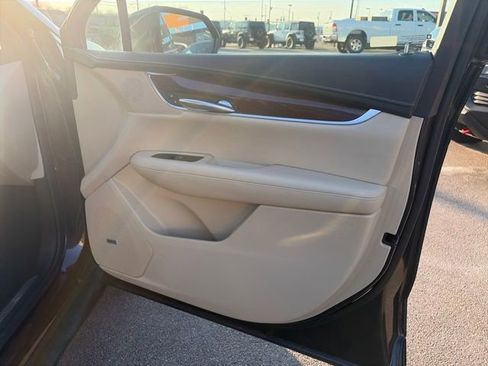 Used 2018 Cadillac XT5 Luxury w/ Driver Awareness Package image 43