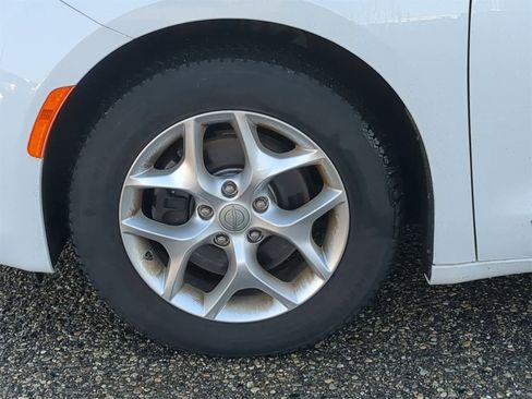 Used 2020 Chrysler Pacifica Limited image 14