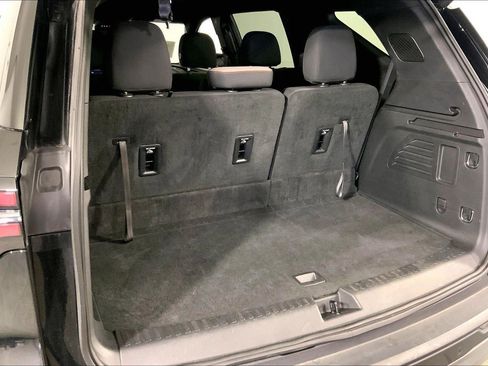 Used 2025 Chevrolet Traverse LT AWD/4WD image 4