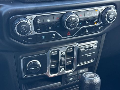 Used 2023 Jeep Wrangler Unlimited w/ Cold Weather Group AWD/4WD image 18