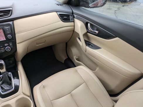 Used 2018 Nissan Rogue SL w/ Premium Package FWD image 18