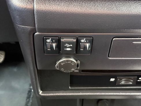 Used 2020 Toyota Sienna SE Premium w/ Nightshade Edition FWD image 41