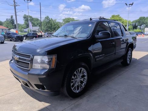 Used 2010 Chevrolet Avalanche LT RWD image 4