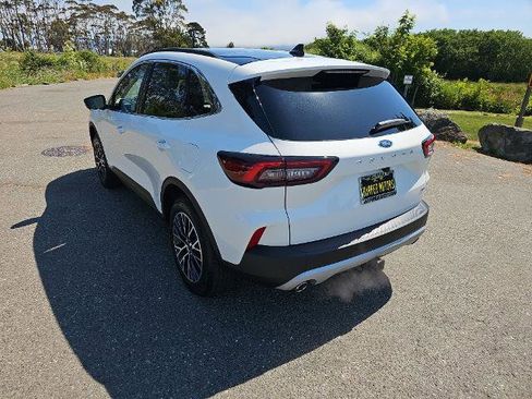 New 2025 Ford Escape SE w/ Class II Trailer Tow Package image 3