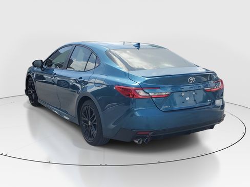 Used 2025 Toyota Camry SE image 5