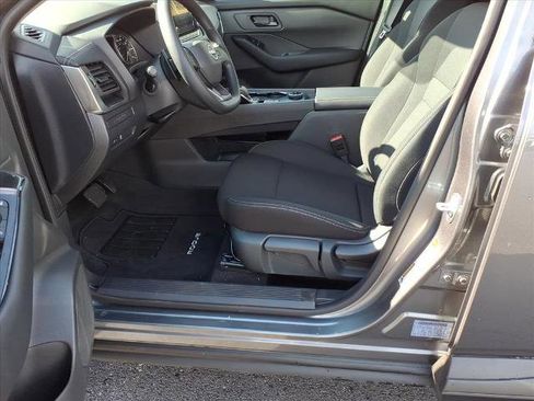 Used 2025 Nissan Rogue S AWD/4WD image 13