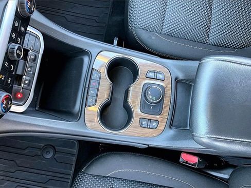 Used 2023 GMC Acadia SLE w/ Driver Convenience Package image 18