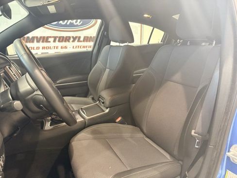 Used 2019 Dodge Charger SXT image 12