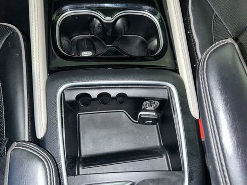 Used 2022 Chrysler Pacifica Limited FWD image 33