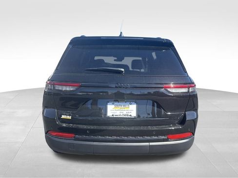 New 2025 Jeep Grand Cherokee Altitude image 8