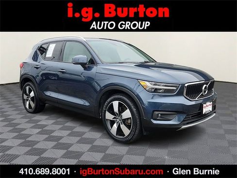 Used 2021 Volvo XC40 T5 Momentum w/ Premium Package image 1