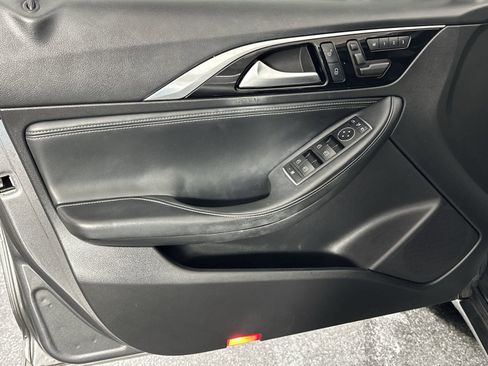 Used 2018 INFINITI QX30 image 33