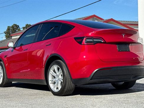 Used 2022 Tesla Model Y Long Range image 6