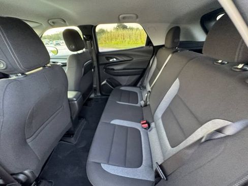 Used 2025 Chevrolet TrailBlazer LT w/ LT Cold Weather Package FWD image 29