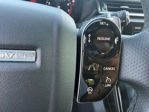 Used 2019 Land Rover Range Rover Velar R-Dynamic SE AWD/4WD image 43
