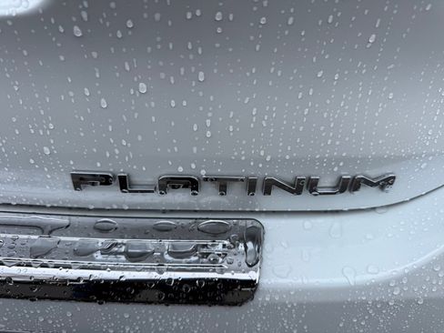 Used 2022 Toyota Highlander Platinum image 10