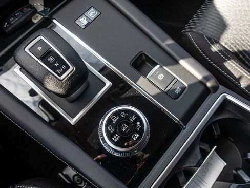 New 2024 Mitsubishi Outlander ES image 39