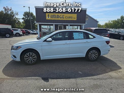 Used 2021 Volkswagen Jetta SE image 1