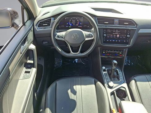 Used 2024 Volkswagen Tiguan SE image 21