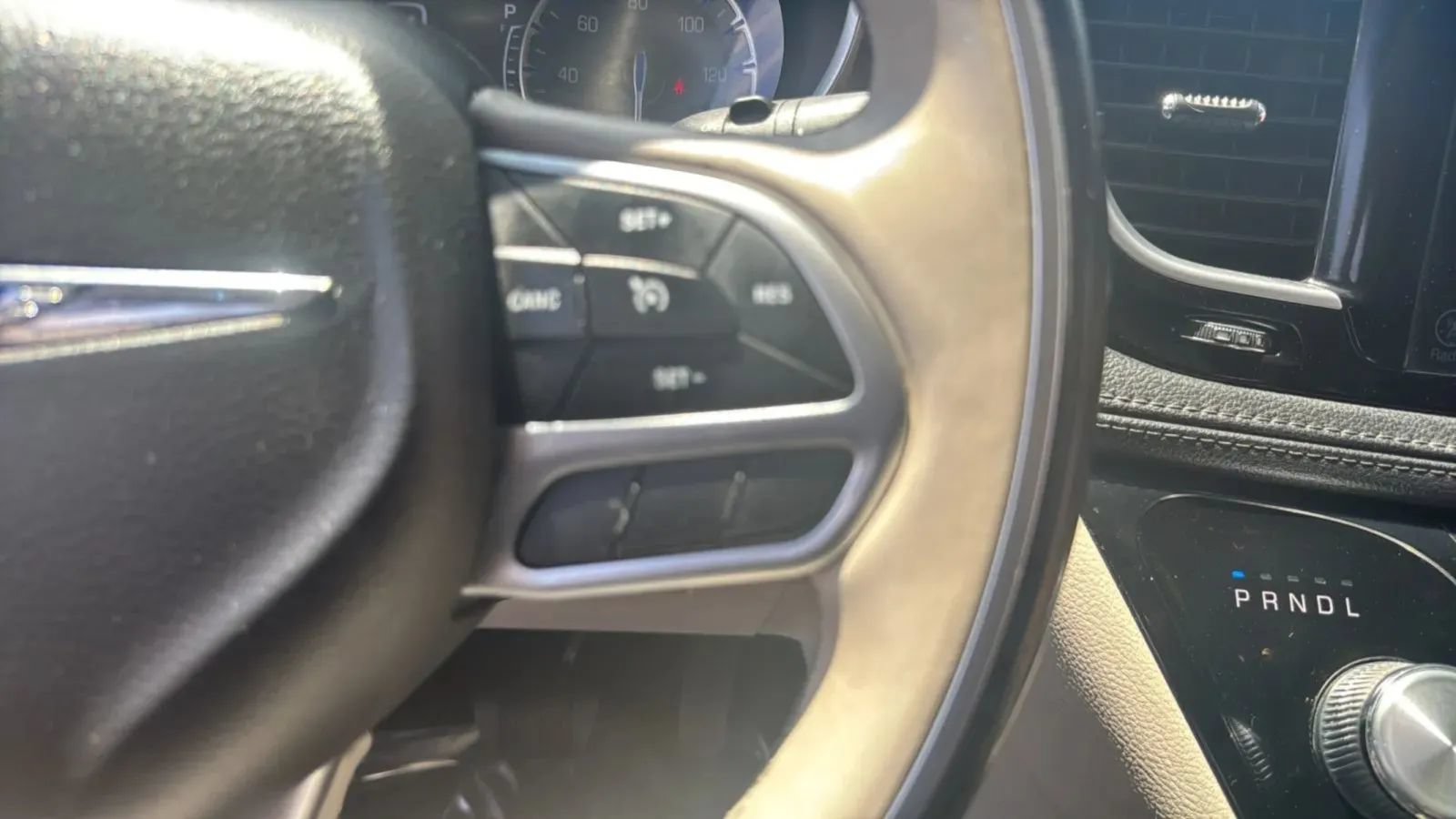 Used 2017 Chrysler Pacifica Limited FWD image 34