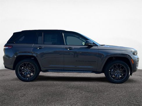New 2025 Jeep Grand Cherokee Summit image 6