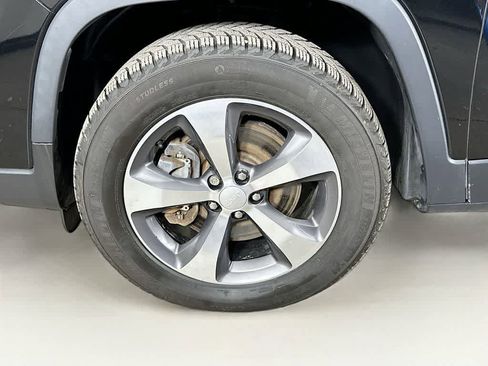 Used 2019 Jeep Cherokee Limited AWD/4WD image 8