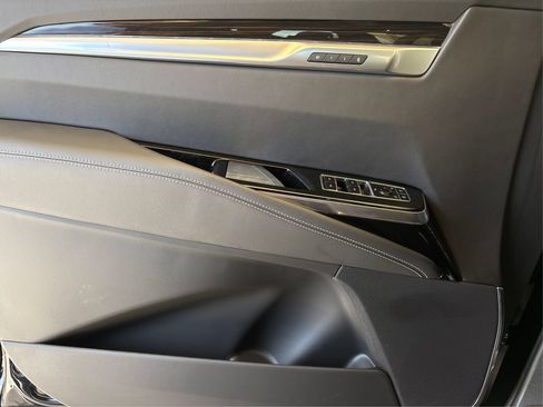 New 2026 Cadillac Escalade ESV Luxury AWD/4WD image 21
