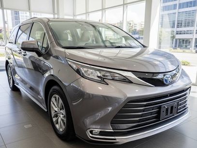 Used 2021 Toyota Sienna XLE