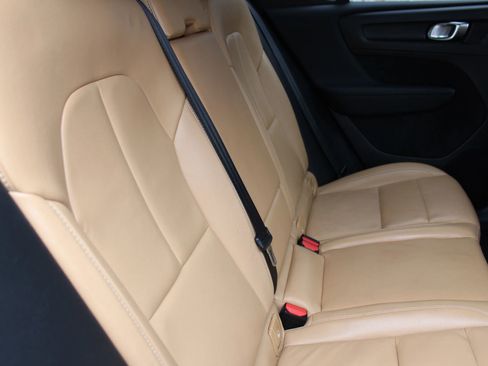 Used 2019 Volvo XC40 T5 Momentum image 15