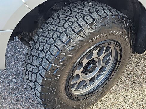 Used 2018 Nissan Frontier SV image 29