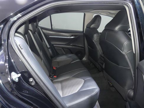 Used 2020 Toyota Camry SE w/ Convenience Package FWD image 28