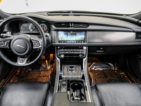 Used 2017 Jaguar XF S image 14