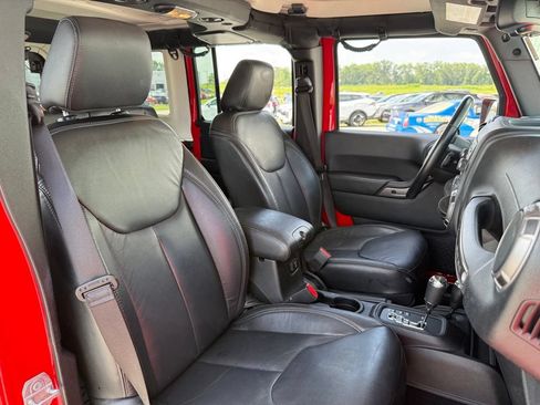 Used 2018 Jeep Wrangler Unlimited Sahara AWD/4WD image 25