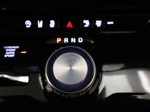 Used 2024 Jeep Wagoneer L Series II w/ Flexible Seating Group image 9