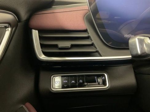Used 2025 Buick Envision Sport Touring AWD/4WD image 18