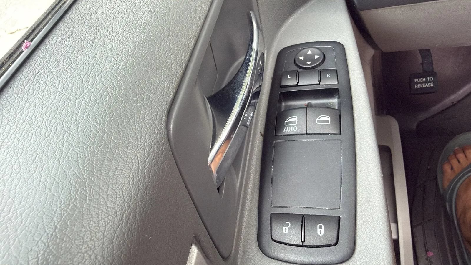 Used 2010 Dodge Grand Caravan SE w/ Climate Group FWD image 33
