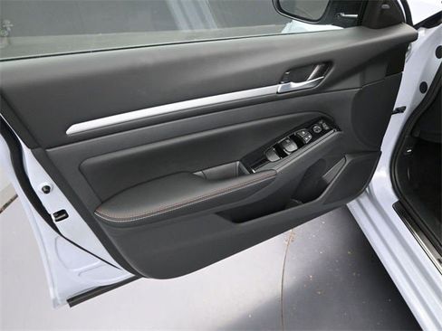 New 2025 Nissan Altima 2.5 SR image 27
