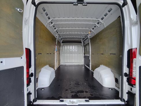 Used 2022 RAM ProMaster 2500 w/ Driver Convenience Group FWD image 8
