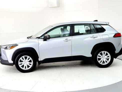 Certified 2023 Toyota Corolla Cross L image 3