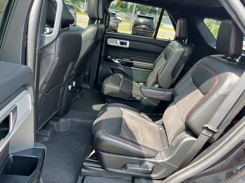 Used 2024 Ford Explorer ST-Line w/ Class IV Trailer Tow Package AWD/4WD image 28