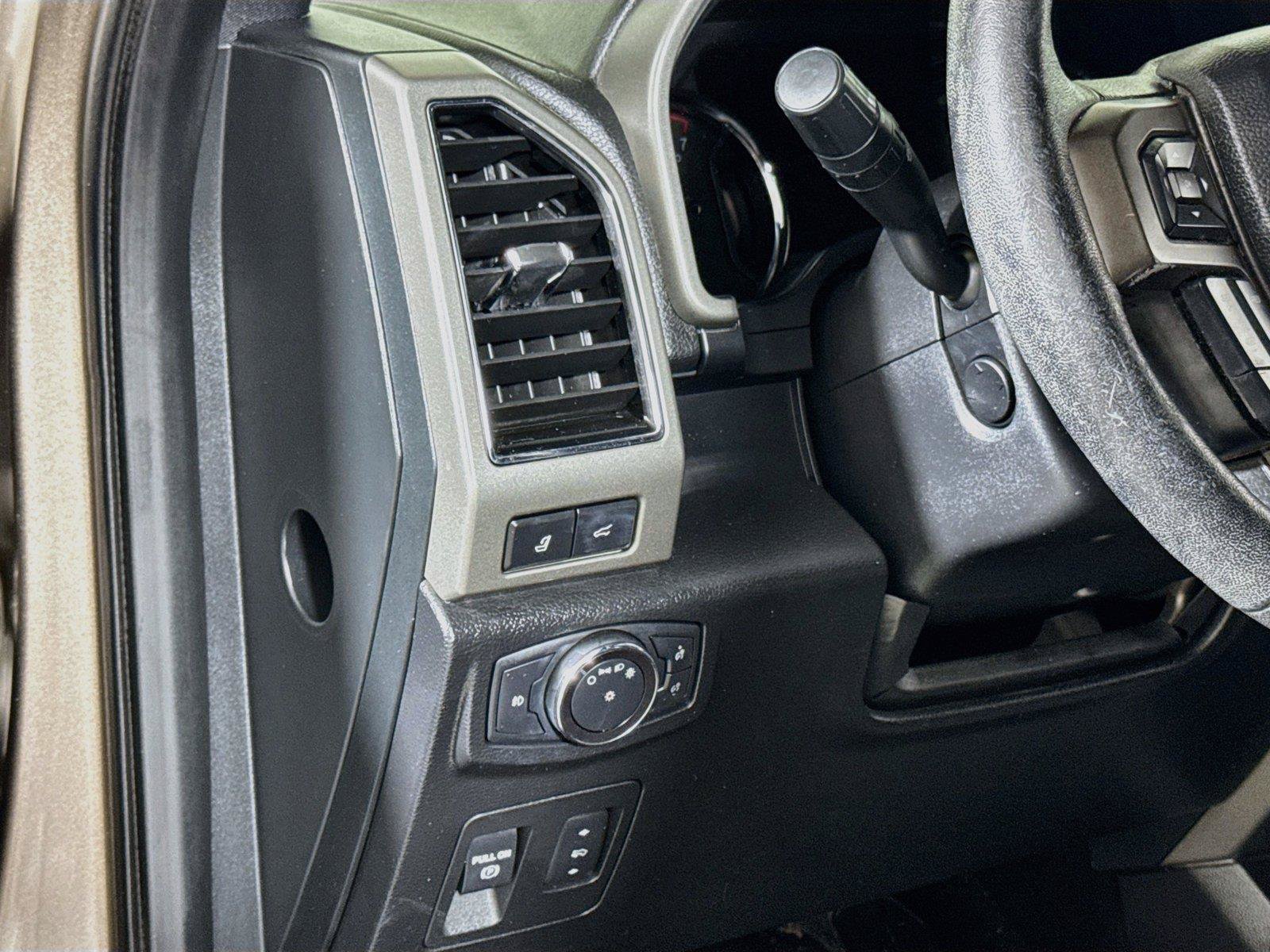 Used 2019 Ford Expedition Max XLT w/ Equipment Group 202A AWD/4WD image 8