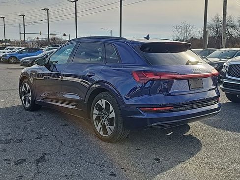 Used 2022 Audi e-tron Premium w/ Convenience Plus Package image 14